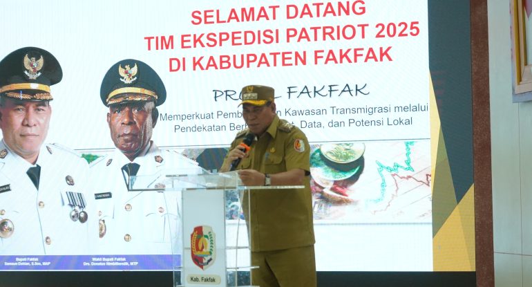 Bupati Fakfak Samaun Dahlan,S.Sos,M.AP